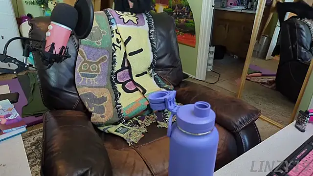 Snapshot of Linzy_19 chatting on 03.11.25 Linzy 19 online show from 03.11.25