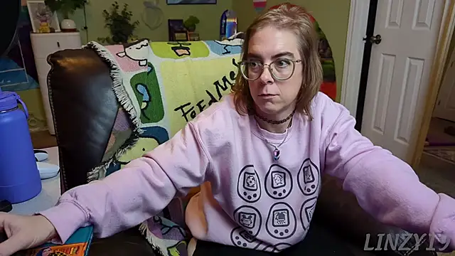 Snapshot of Linzy_19 chatting on 03.13.25 Linzy 19 online show from 03.13.25