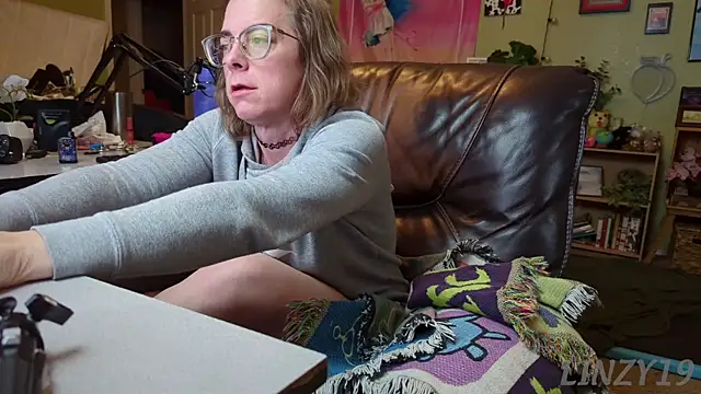 Snapshot of Linzy_19 chatting on 03.18.25 Linzy 19 online show from 03.18.25