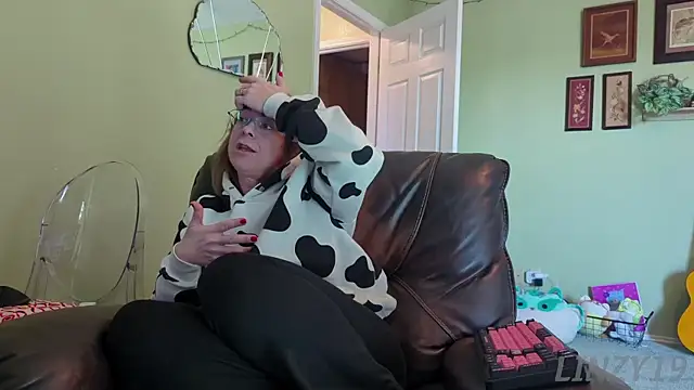 Snapshot of Linzy_19 chatting on 11.07.25 Linzy 19 online show from 11.07.25