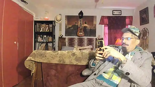 Snapshot of RoosterWabbit chatting on 03.15.25 RoosterWabbit online show from 03.15.25