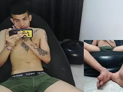 Snapshot of hot_king20 chatting on 02.19.25 hot king20 online show from 02.19.25