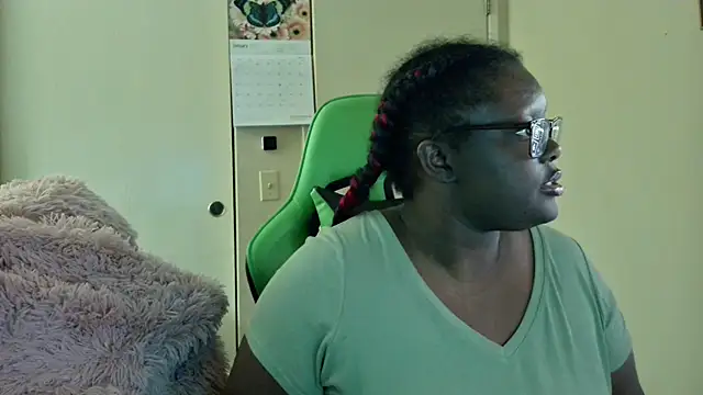 Snapshot of Yagurl__west chatting on 01.14.25 Yagurl west online show from 01.14.25