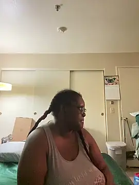 Snapshot of Yagurl__west chatting on 01.17.25 Yagurl west online show from 01.17.25