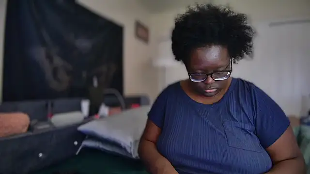 Snapshot of Yagurl__west chatting on 01.28.25 Yagurl west online show from 01.28.25