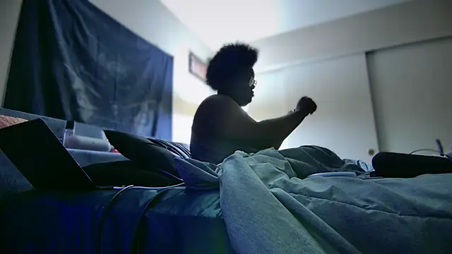 Snapshot of Yagurl__west chatting on 02.02.25 Yagurl west online show from 02.02.25