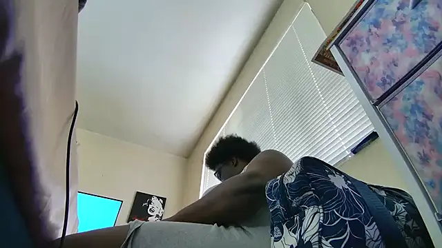 Snapshot of Yagurl__west chatting on 02.21.25 Yagurl west online show from 02.21.25