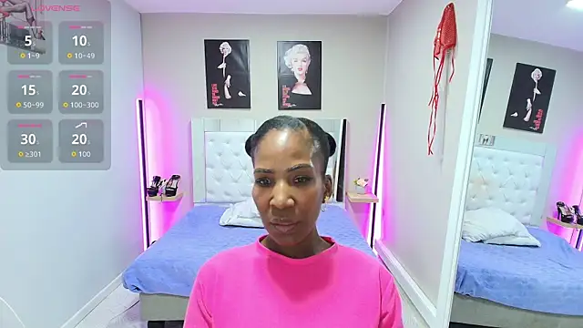 Snapshot of kimmturner chatting on 10.11.25 kimmturner online show from 10.11.25