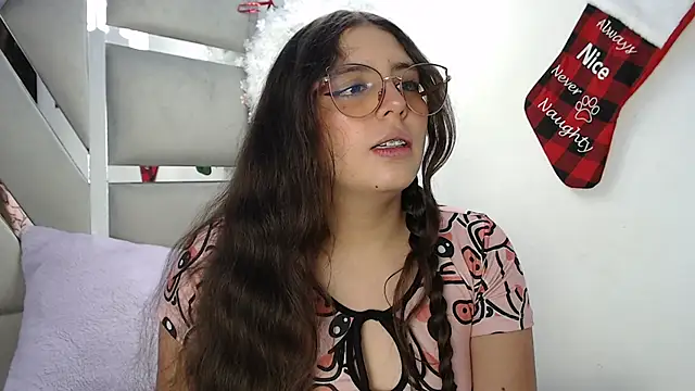 Snapshot of Paola_Lyon_ chatting on 01.11.25 Paola Lyon online show from 01.11.25