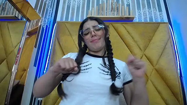 Snapshot of Paola_Lyon_ chatting on 02.07.25 Paola Lyon online show from 02.07.25
