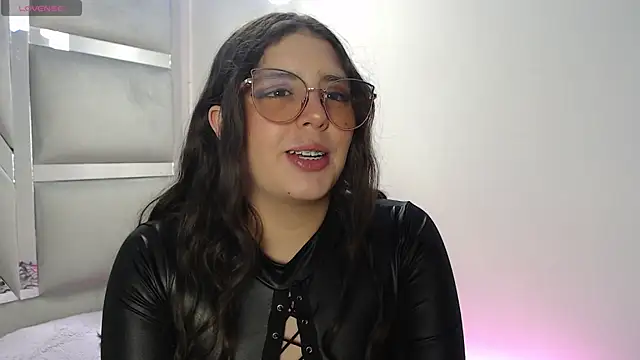 Snapshot of Paola_Lyon_ chatting on 03.05.25 Paola Lyon online show from 03.05.25