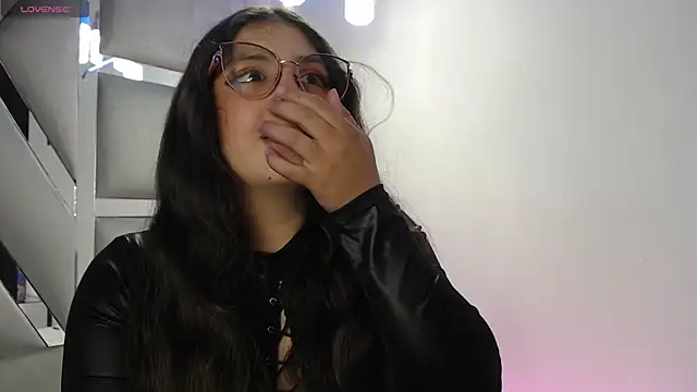 Snapshot of Paola_Lyon_ chatting on 03.19.25 Paola Lyon online show from 03.19.25