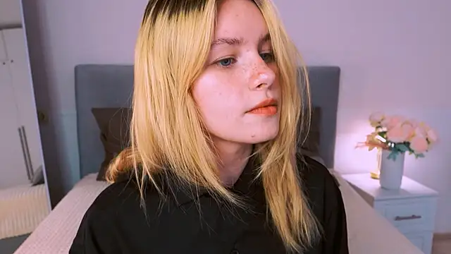 Snapshot of FapClubFamm chatting on 10.10.25 FapClubFamm online show from 10.10.25