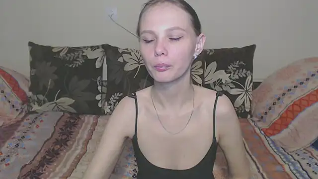 Snapshot of Nika_Shiny chatting on 12.12.24 Nika Shiny online show from 12.12.24