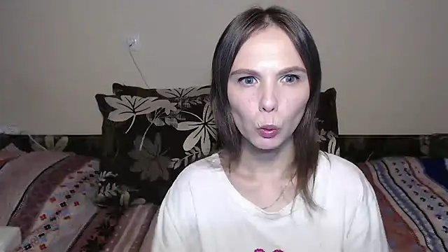 Snapshot of Nika_Shiny chatting on 02.10.25 Nika Shiny online show from 02.10.25