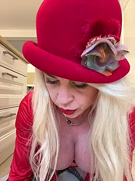 Snapshot of Kate-monroe chatting on 03.14.25 Kate-monroe online show from 03.14.25