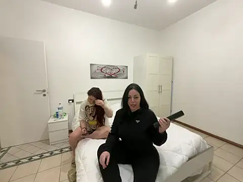 Snapshot of Chloe_Ricci chatting on 01.11.25 Chloe Ricci online show from 01.11.25