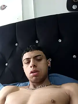 Snapshot of Mollly_n_david chatting on 10.24.25 Mollly n david online show from 10.24.25