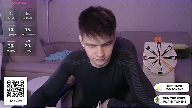 Snapshot of dantebigboi300 chatting on 12.10.24 dantebigboi300 online show from 12.10.24