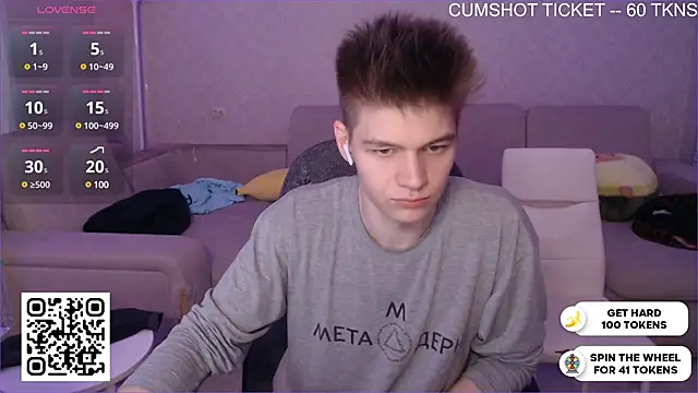 Snapshot of dantebigboi300 chatting on 12.11.24 dantebigboi300 online show from 12.11.24