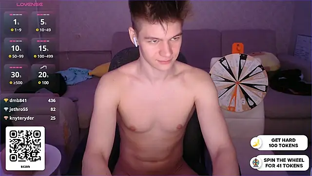 Snapshot of dantebigboi300 chatting on 12.12.24 dantebigboi300 online show from 12.12.24