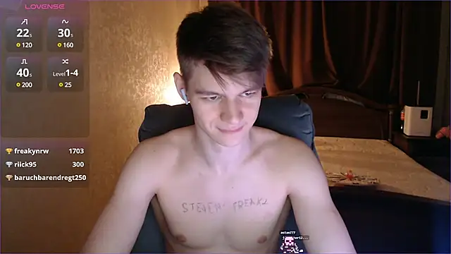 Snapshot of dantebigboi300 chatting on 02.10.25 dantebigboi300 online show from 02.10.25