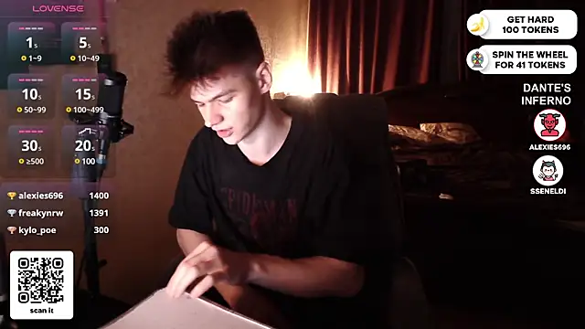 Snapshot of dantebigboi300 chatting on 02.24.25 dantebigboi300 online show from 02.24.25