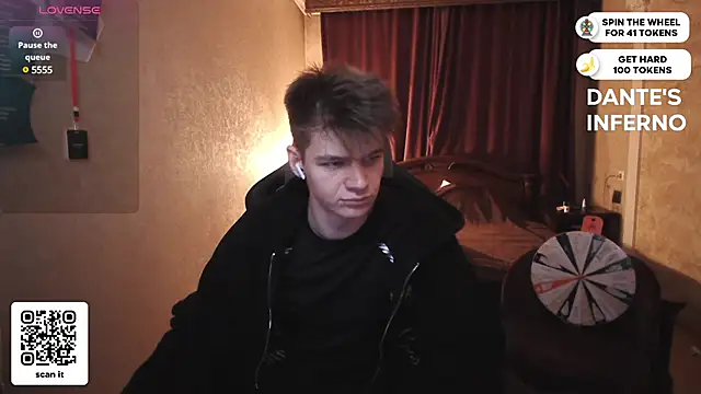 Snapshot of dantebigboi300 chatting on 03.18.25 dantebigboi300 online show from 03.18.25