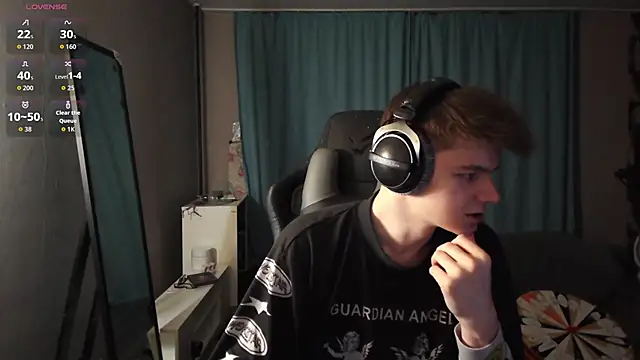 Snapshot of dantebigboi300 chatting on 09.30.25 dantebigboi300 online show from 09.30.25