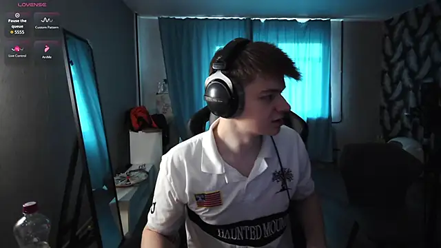 Snapshot of dantebigboi300 chatting on 10.03.25 dantebigboi300 online show from 10.03.25