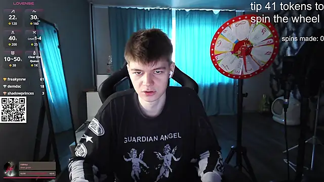 Snapshot of dantebigboi300 chatting on 10.09.25 dantebigboi300 online show from 10.09.25