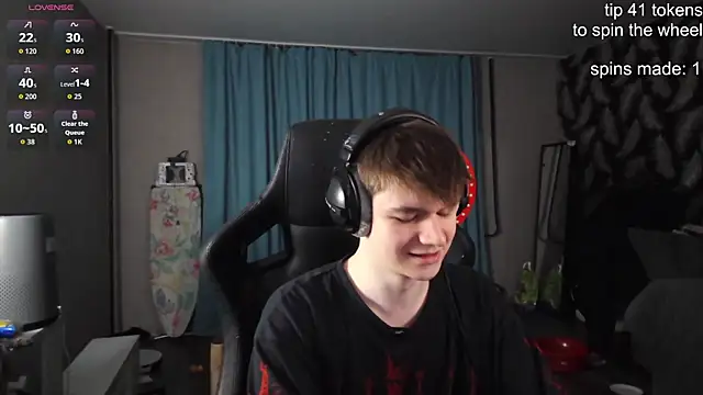 Snapshot of dantebigboi300 chatting on 10.20.25 dantebigboi300 online show from 10.20.25