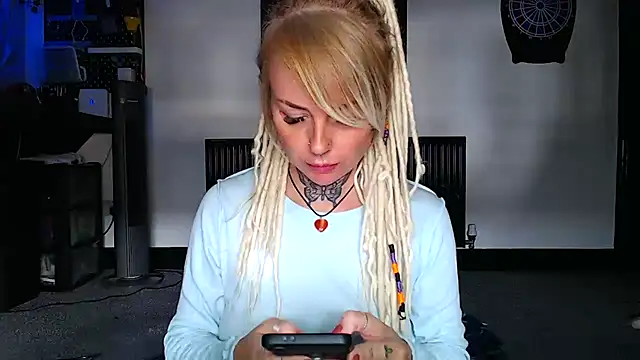 pixiedreadx online show from 10.11.25