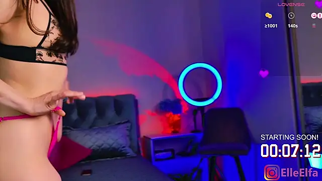 Snapshot of Elfaelle chatting on 01.31.25 Elfaelle online show from 01.31.25