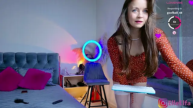 Snapshot of Elfaelle chatting on 09.12.25 Elfaelle online show from 09.12.25