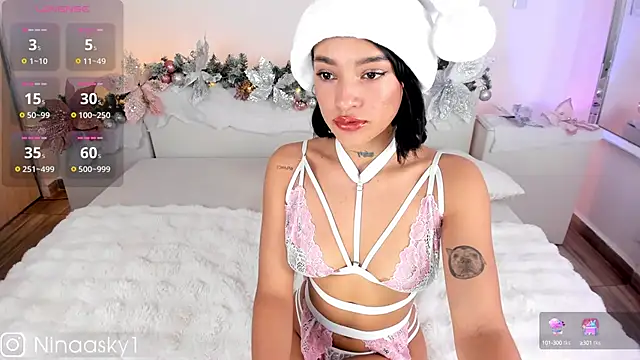 Snapshot of ninaa_sky chatting on 12.17.24 ninaa sky online show from 12.17.24