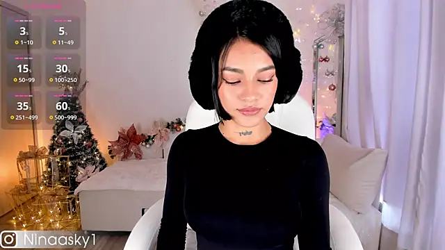 Snapshot of ninaa_sky chatting on 12.21.24 ninaa sky online show from 12.21.24