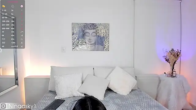 Snapshot of ninaa_sky chatting on 02.11.25 ninaa sky online show from 02.11.25