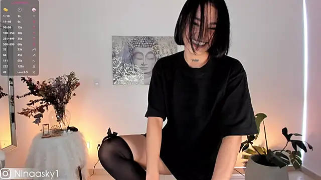 Snapshot of ninaa_sky chatting on 02.15.25 ninaa sky online show from 02.15.25