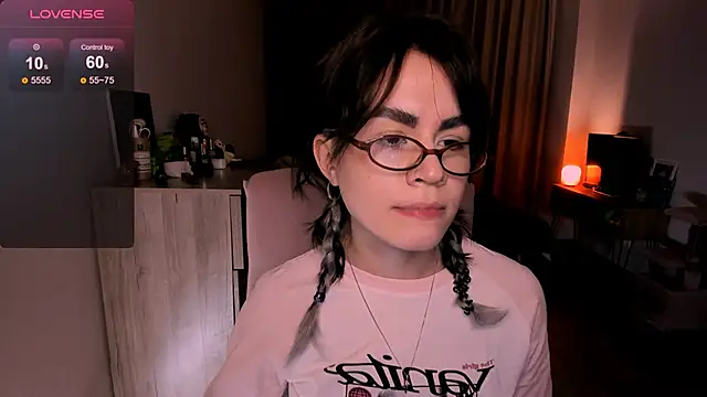 Snapshot of _selectrra chatting on 02.19.25  selectrra online show from 02.19.25