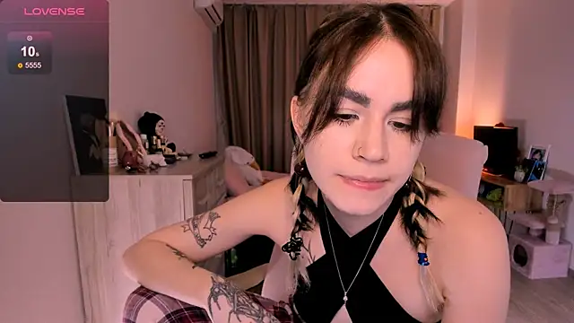 Snapshot of _selectrra chatting on 03.21.25  selectrra online show from 03.21.25