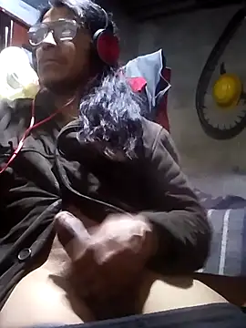 Snapshot of davidatration15 chatting on 10.18.25 davidatration15 online show from 10.18.25