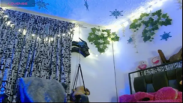 Snapshot of DULCE_ZOE chatting on 01.04.25 DULCE ZOE online show from 01.04.25