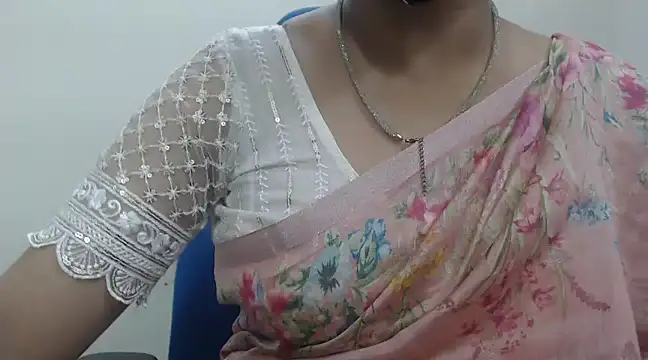 Snapshot of Lovely_Siri_23 chatting on 02.12.25 Lovely Siri 23 online show from 02.12.25