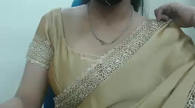 Snapshot of Lovely_Siri_23 chatting on 02.15.25 Lovely Siri 23 online show from 02.15.25