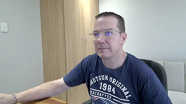 Snapshot of BrettJ81 chatting on 01.19.25 BrettJ81 online show from 01.19.25