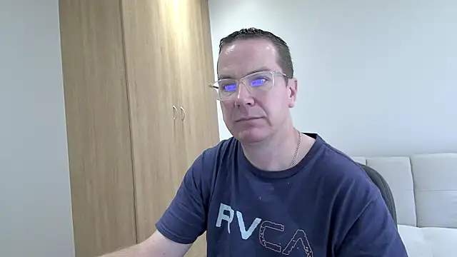 Snapshot of BrettJ81 chatting on 02.02.25 BrettJ81 online show from 02.02.25