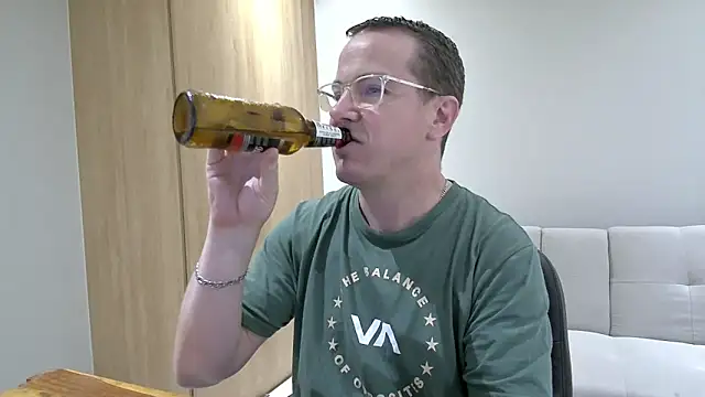 Snapshot of BrettJ81 chatting on 03.10.25 BrettJ81 online show from 03.10.25