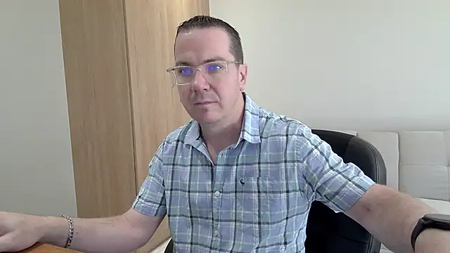 Snapshot of BrettJ81 chatting on 09.20.25 BrettJ81 online show from 09.20.25