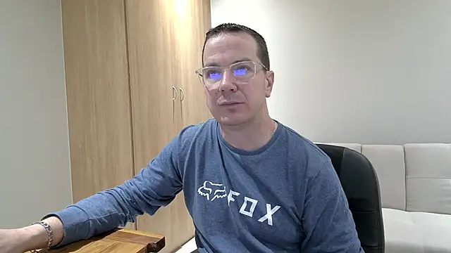 Snapshot of BrettJ81 chatting on 09.25.25 BrettJ81 online show from 09.25.25